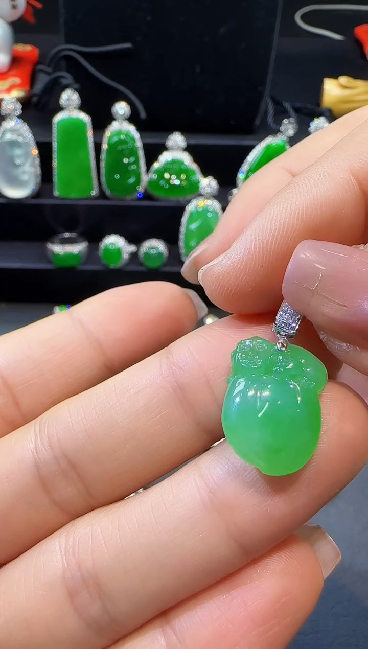 【闪购商品】翡翠吊坠(不含链)18K金镶嵌1