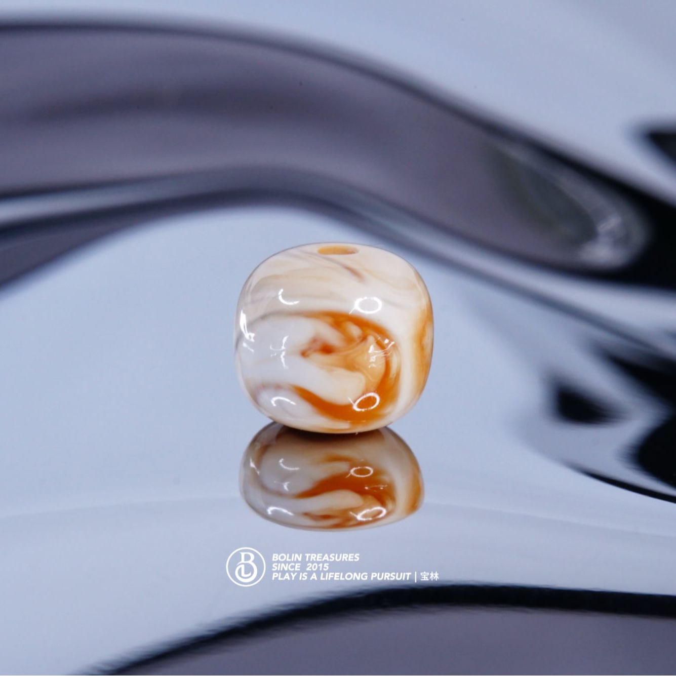 「吉利」8.1mm橘红白彩沁拉丝老型单珠·  天然琥珀蜜蜡文玩配饰