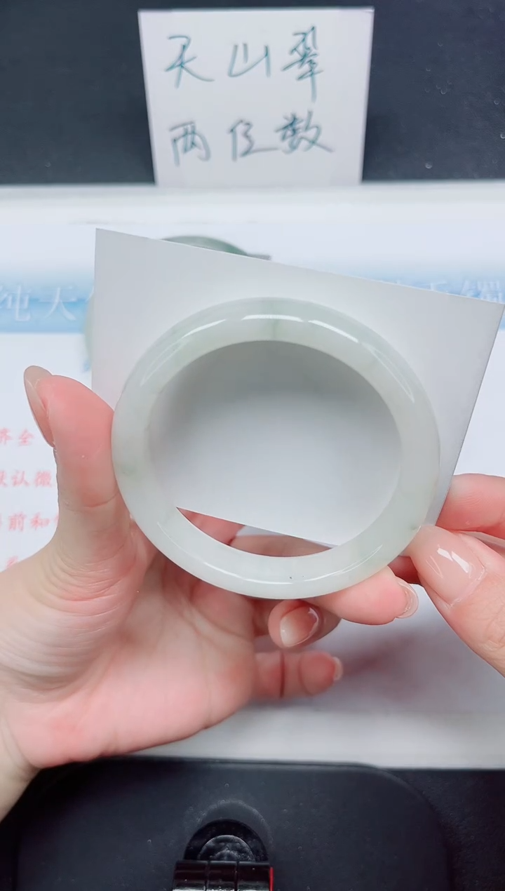 【闪购商品】石英质玉手镯未镶嵌95-56.2