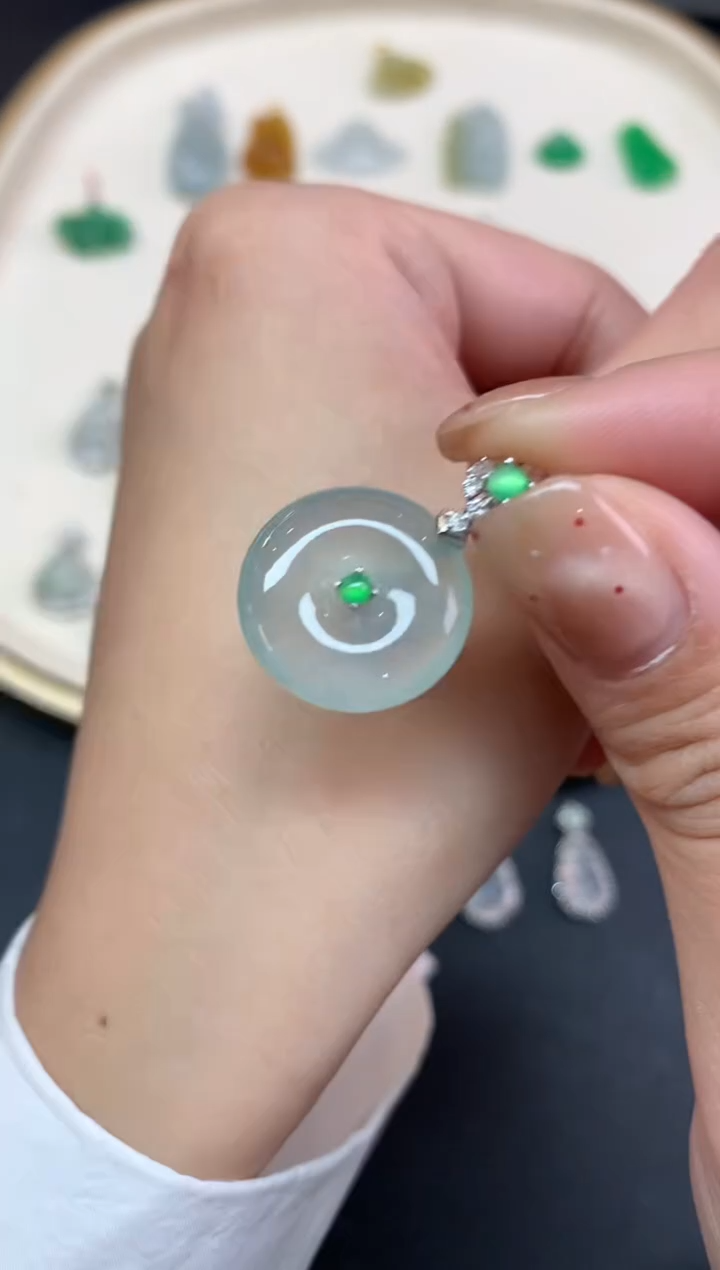 【闪购商品】翡翠吊坠(不含链)18K金镶嵌吊坠A405|4800