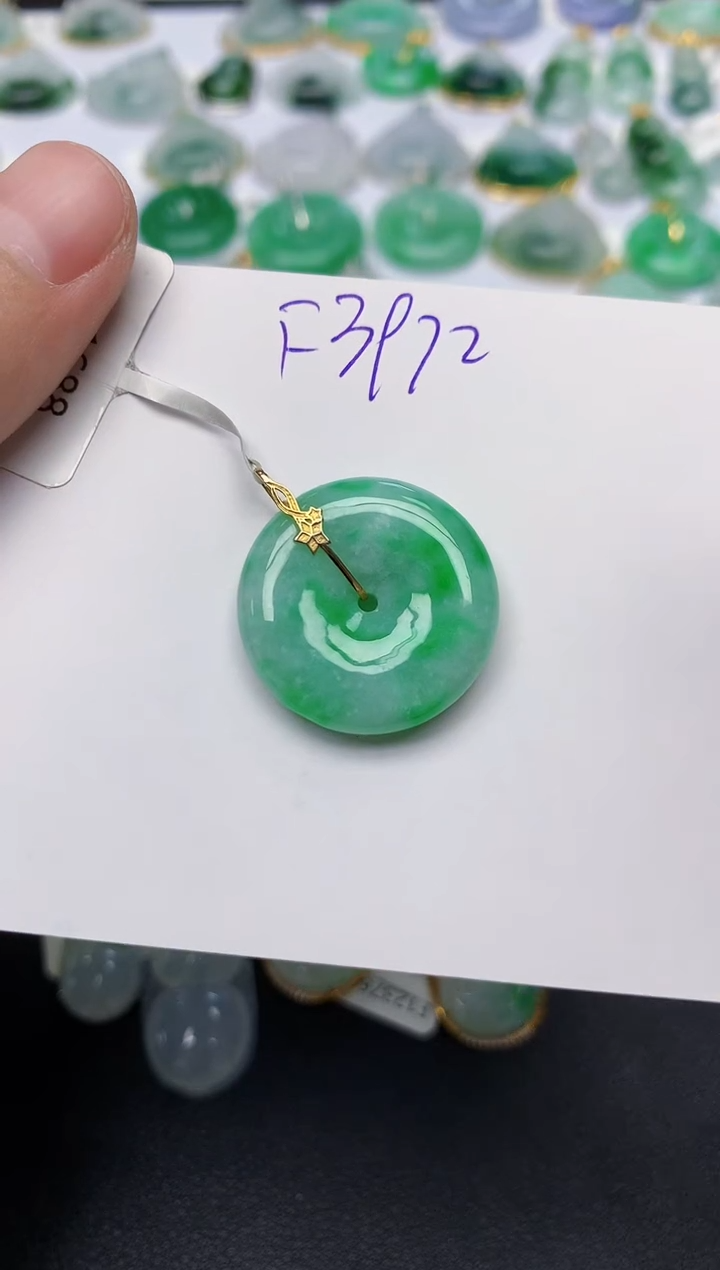 颈饰18K金镶嵌翡翠 天然缅甸A货翡翠百元以上9元证书费自理