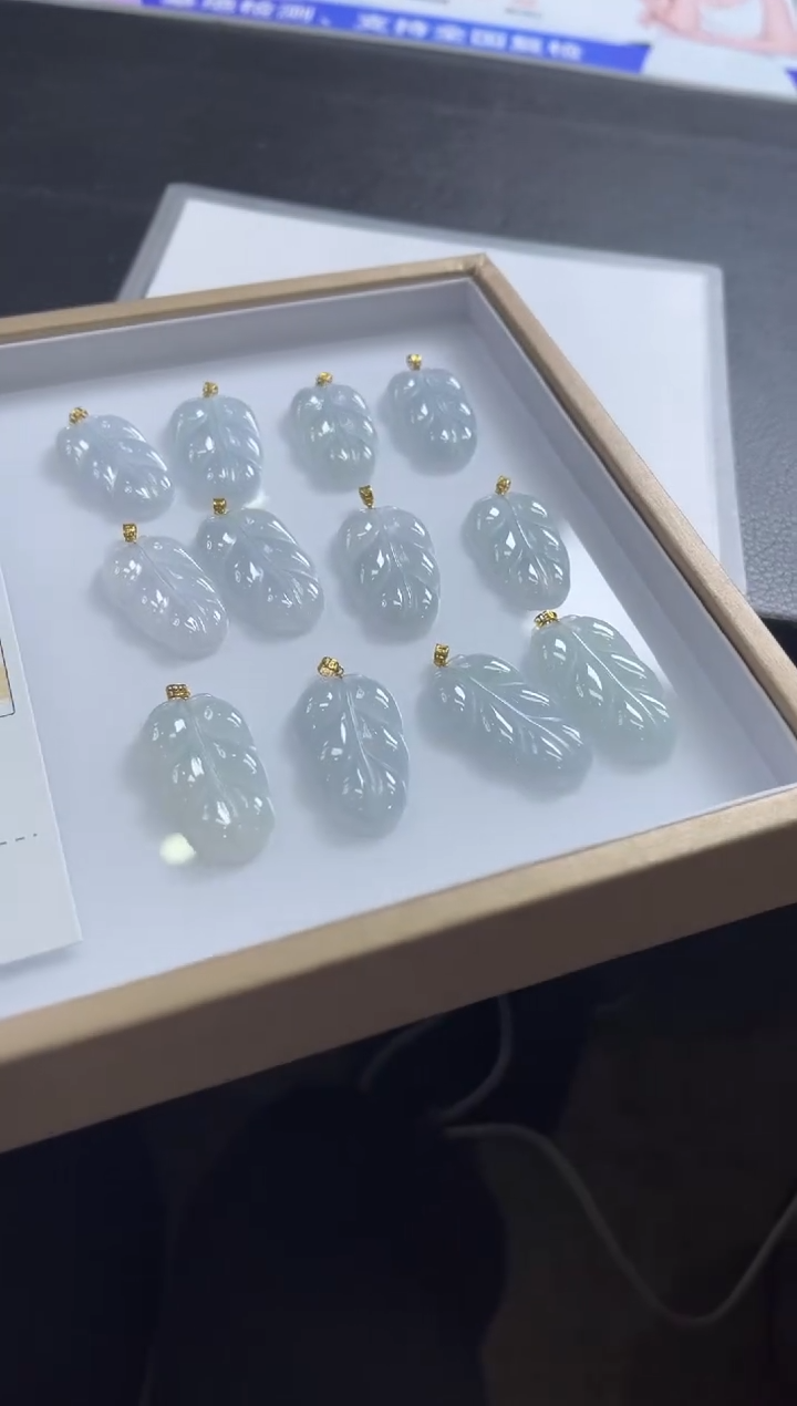 【闪购商品】翡翠颈饰18K金镶嵌A279多样性发一件/配绳子