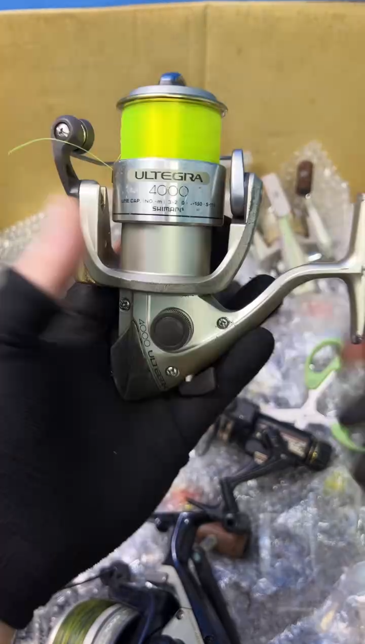 小****E微瑕钓鱼轮，直播间讲解为准，看清楚再拍，如有拆卸不退换