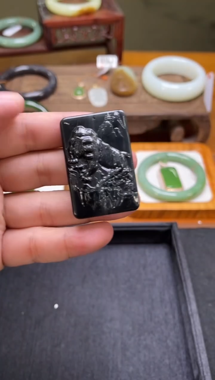 吊坠(不含链)未镶嵌和田玉若羌青花 上山虎