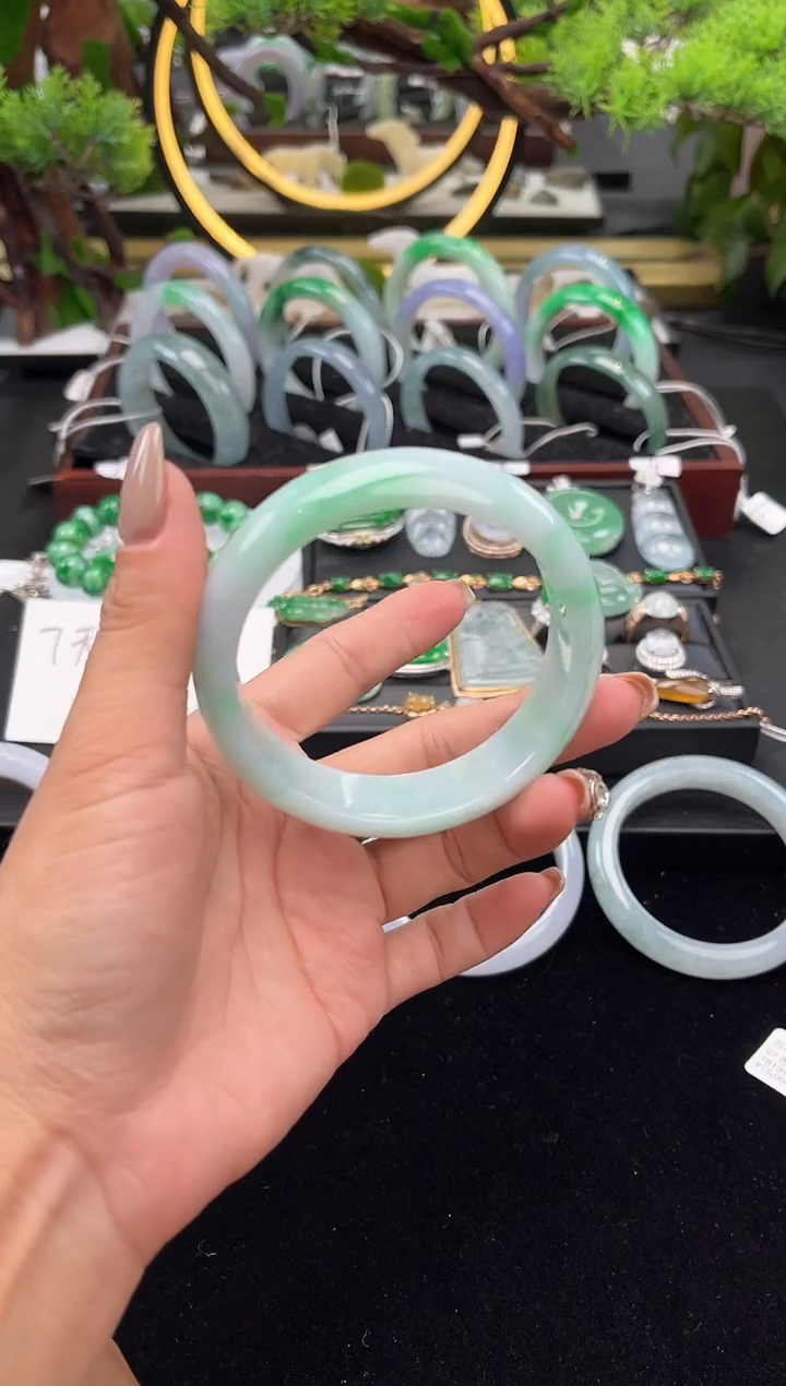 未镶嵌手镯翡翠手镯