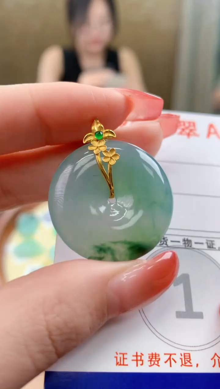 颈饰18K金镶嵌翡翠 天然A货翡翠挂件