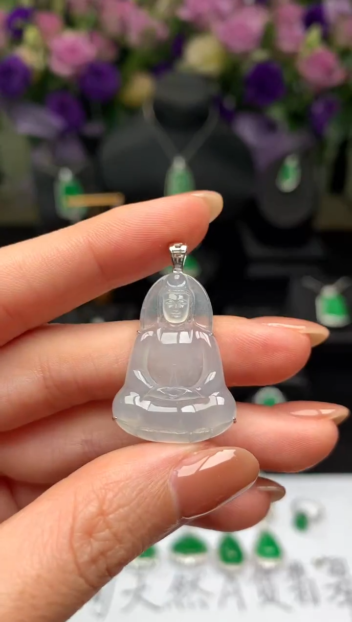 颈饰18K金镶嵌翡翠观音