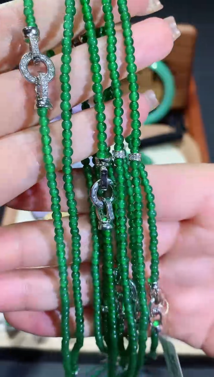 翡翠未镶嵌颈饰团购