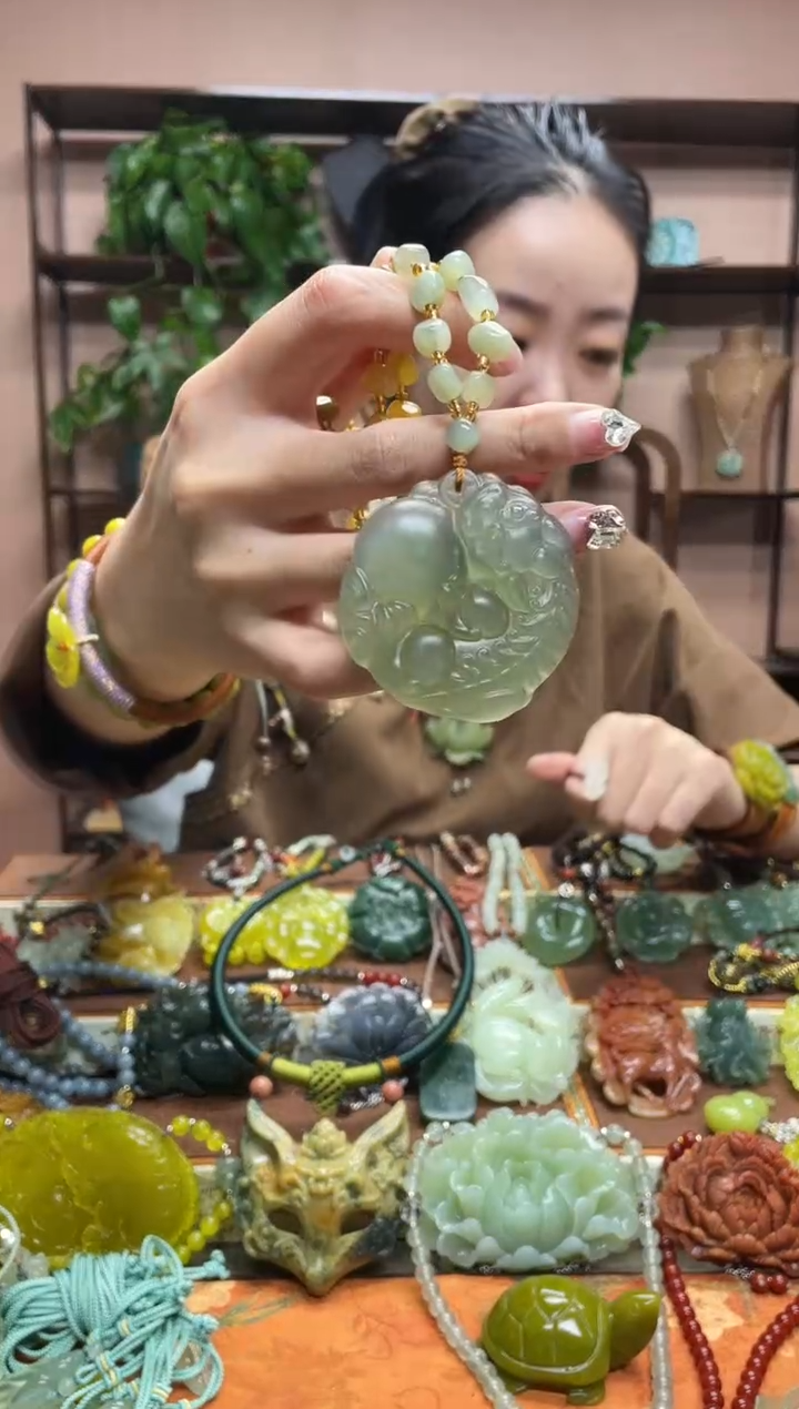 未镶嵌岫玉吊坠·