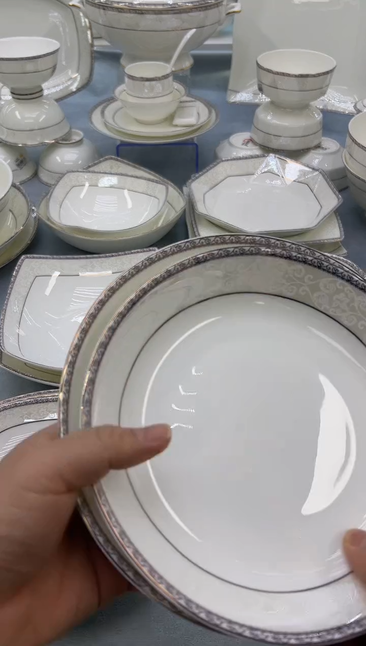 骨瓷玲珑8饭6个   