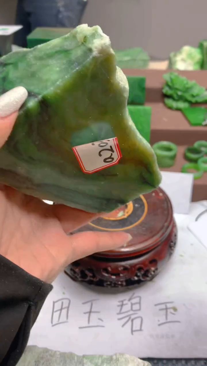 和田玉（碧玉）未镶嵌珠宝半成品203