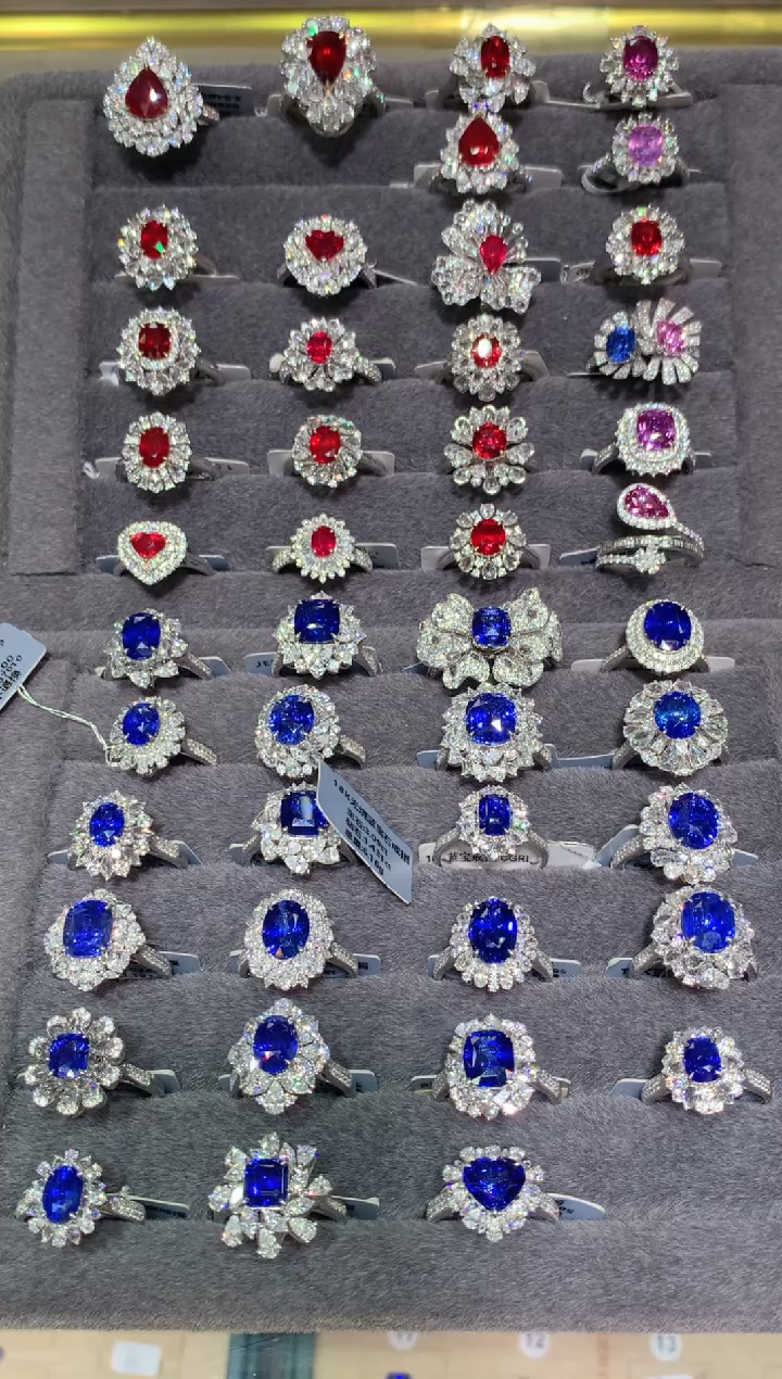 戒指蓝宝石18K金镶嵌2.8ct