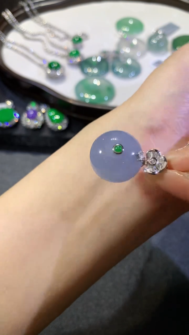 【闪购商品】翡翠吊坠(不含链)18K金镶嵌81-扣子（多样性发货一件