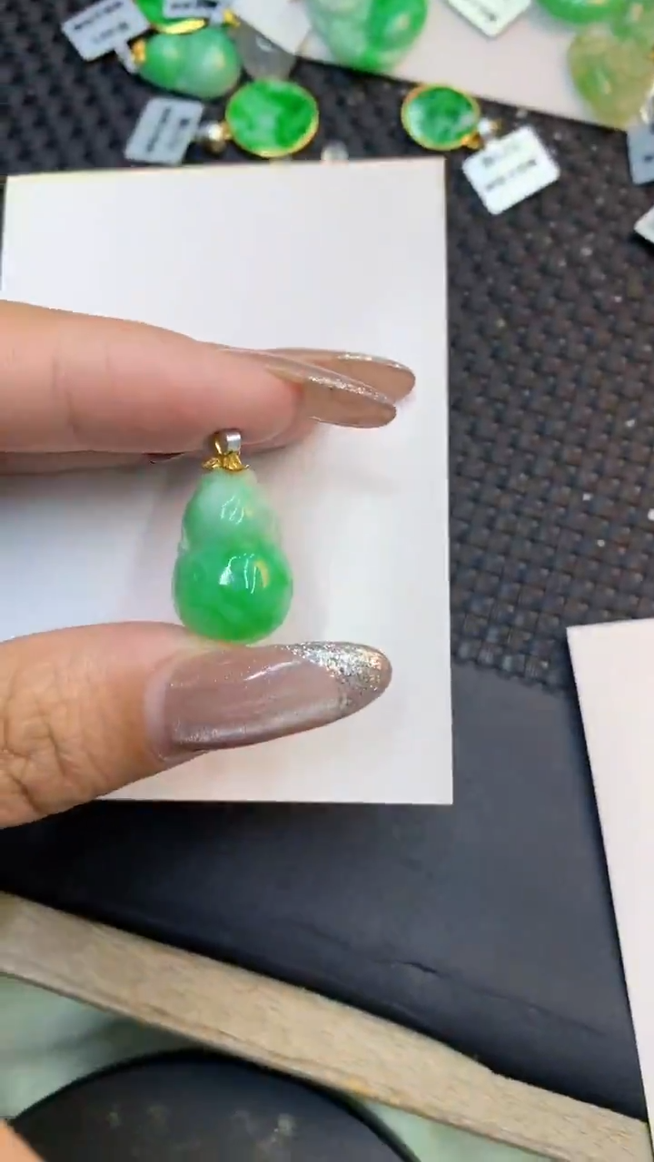 颈饰18K金镶嵌翡翠1