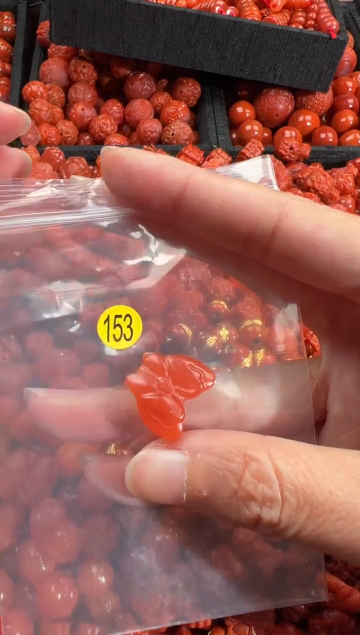 南红玛瑙未镶嵌颈饰1