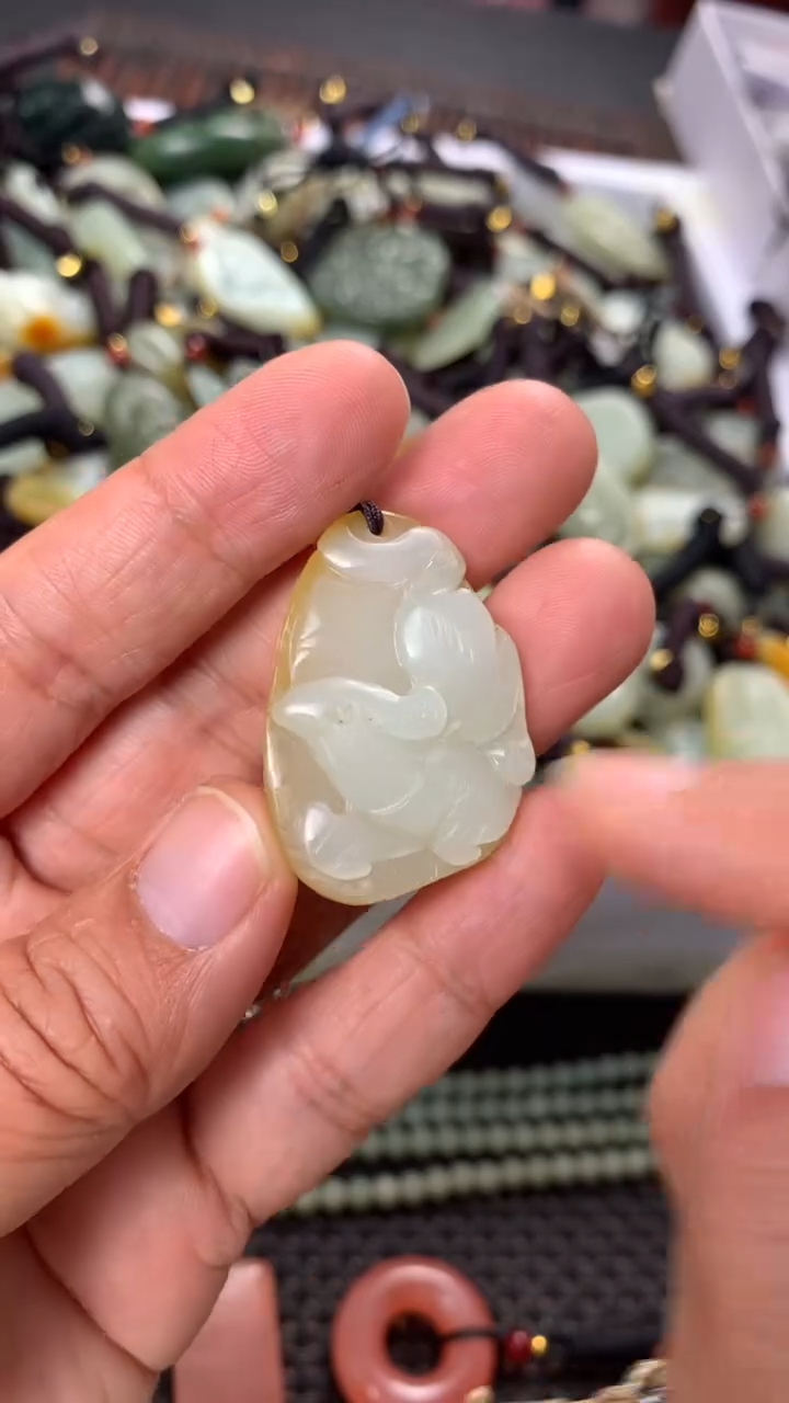 【闪购商品】和田玉颈饰未镶嵌多样性发货没有证书拍一发一有瑕