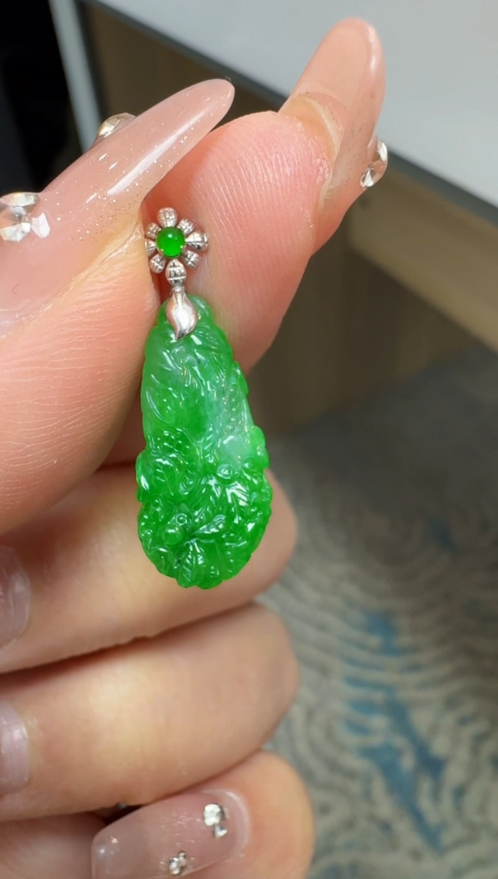 【闪购商品】翡翠颈饰18K金镶嵌缅甸A货翡翠吊坠