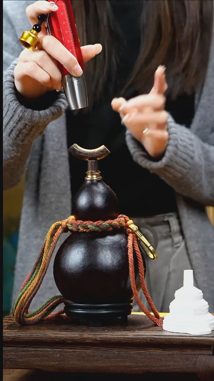 YC094简约大漆款天然酒葫芦（一物一拍）