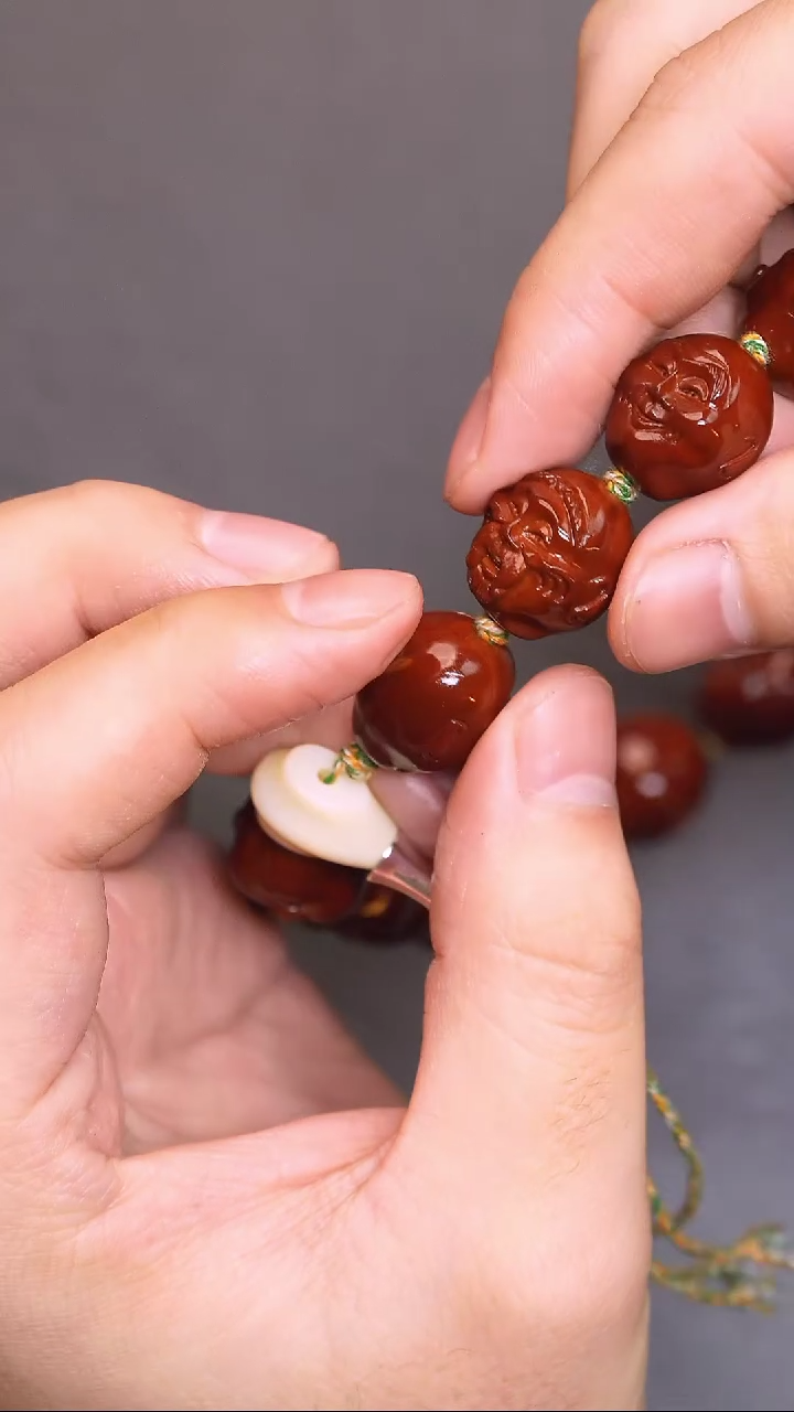 【闪购商品】橄榄核吊坠殷派十八罗汉8号