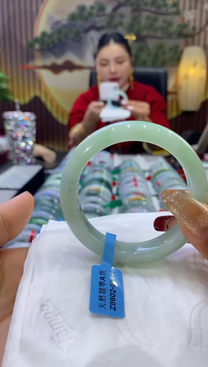 【闪购商品】翡翠手镯未镶嵌多人08057