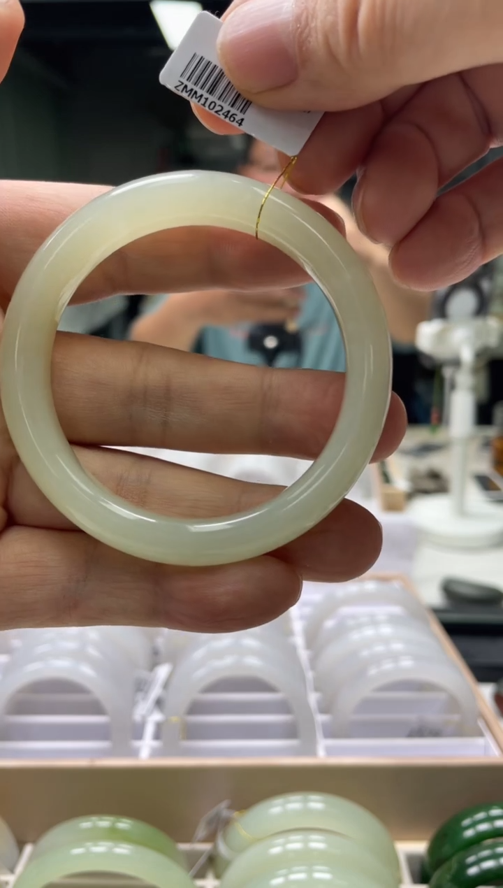 【闪购商品】和田玉手镯未镶嵌编码 2464圈口55-56