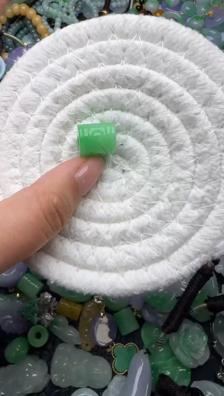 颈饰未镶嵌翡翠缅甸翡翠吊坠