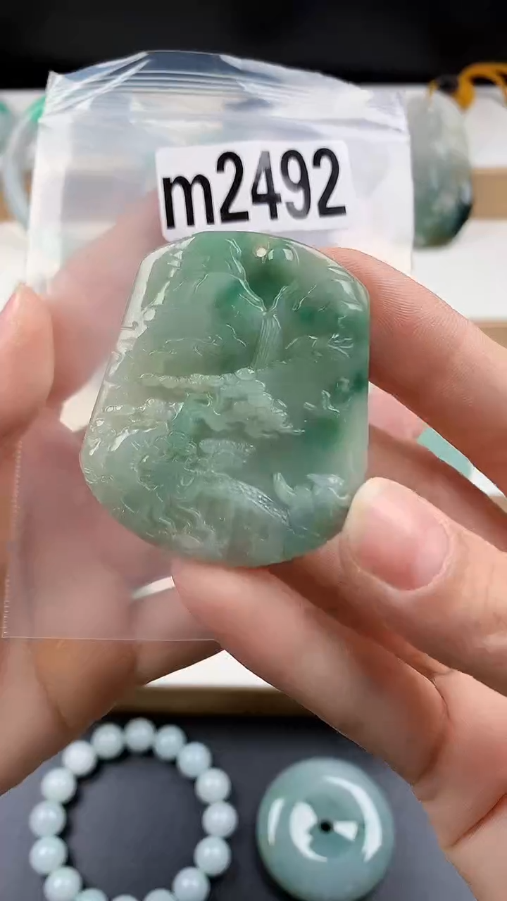 颈饰未镶嵌翡翠天然翡翠吊坠挂件