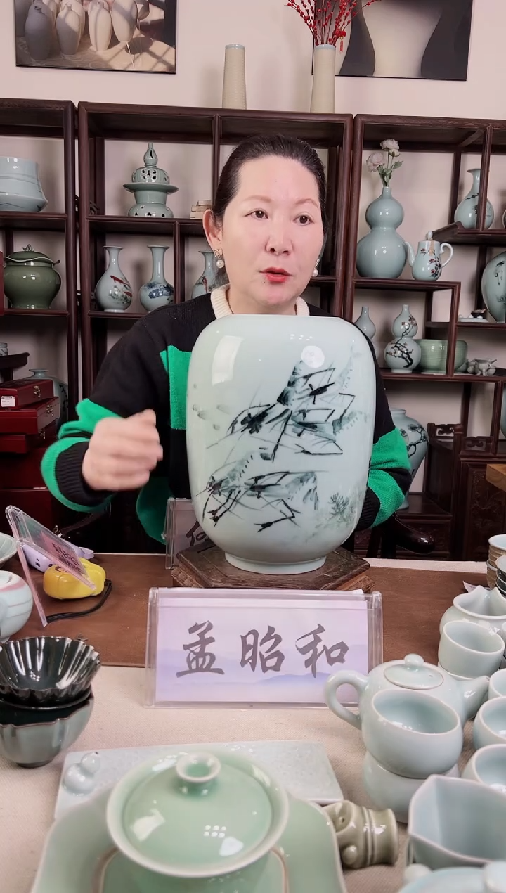 【闪购商品】杯釉中彩 冬瓜瓶（虾）