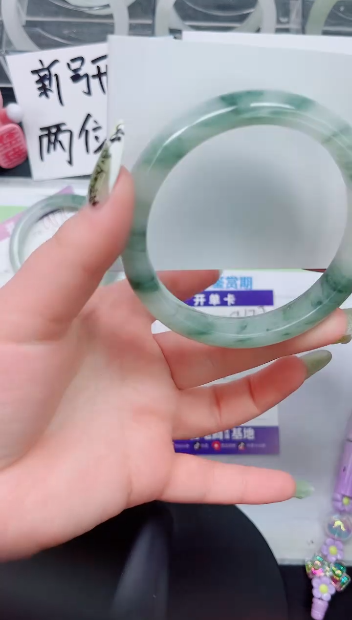 【闪购商品】石英质玉手镯未镶嵌a177