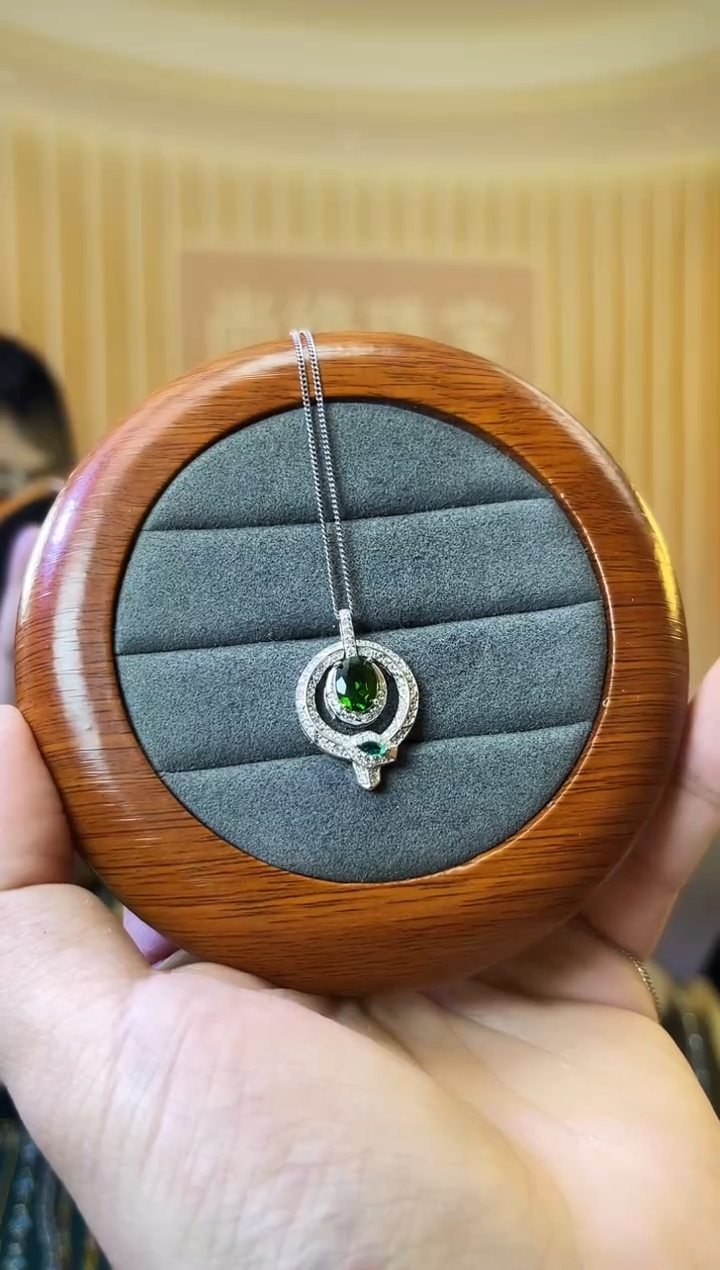 【闪购商品】透辉石吊坠银S925镶嵌透辉石