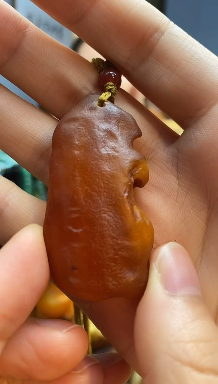 未镶嵌颈饰琥珀吊坠