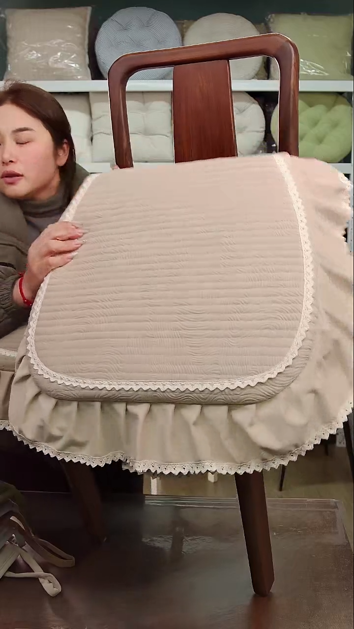 布细绒—横条：米色6个