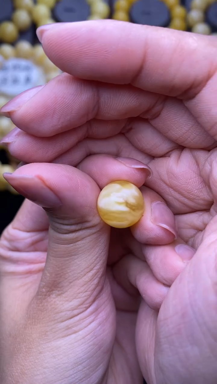 裸石琥珀未镶嵌大小姐珠宝18