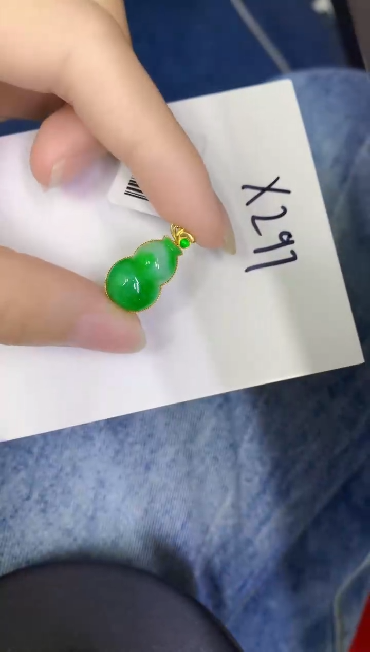 颈饰18K金镶嵌翡翠缅甸天然翡翠A货