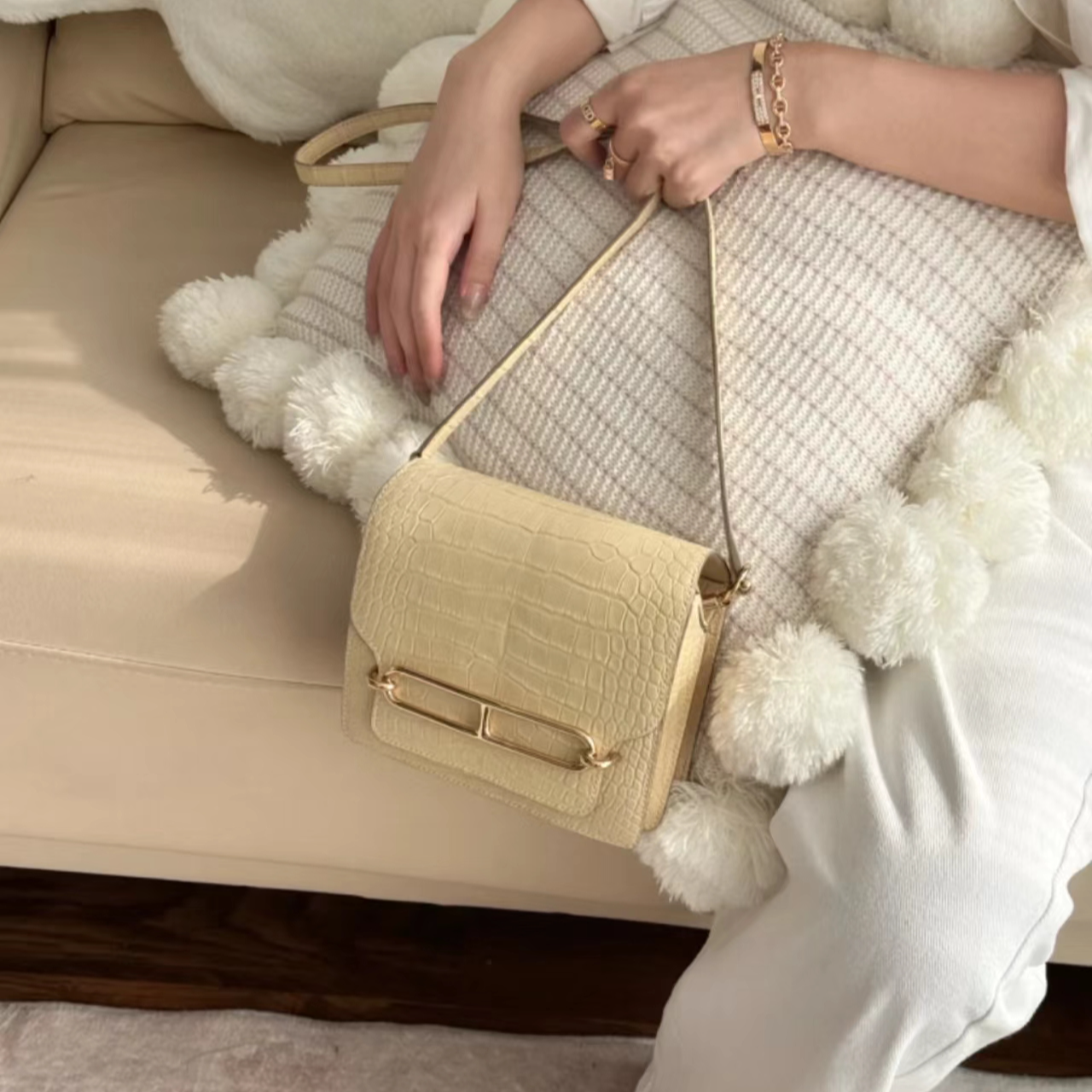 全新未使用 Hermes/爱马仕 小花黑黑 猪鼻子mini U刻 浅金扣