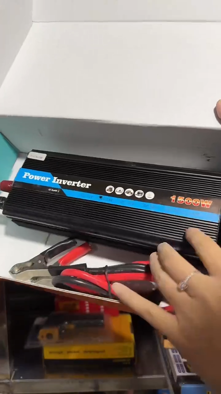 黑色纯正弦波24V1500W逆变器