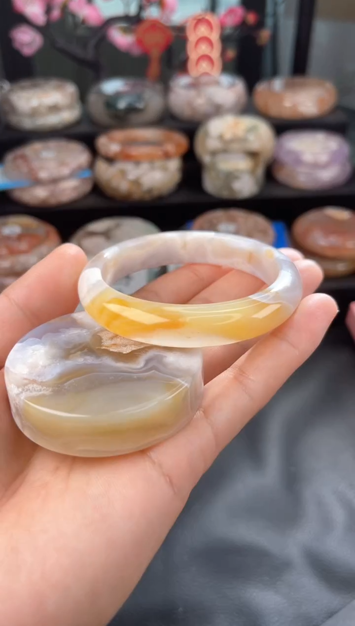 【闪购商品】石英质玉手镯未镶嵌55