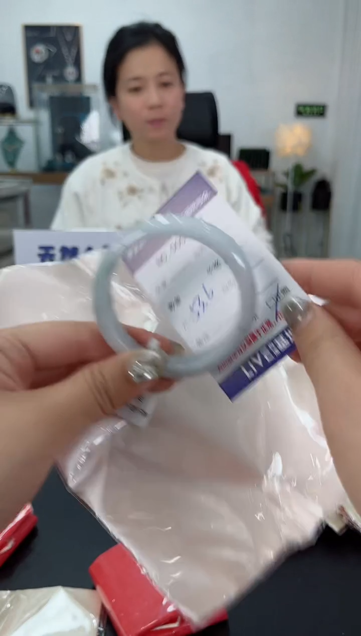 【闪购商品】翡翠手镯未镶嵌天然翡翠A货