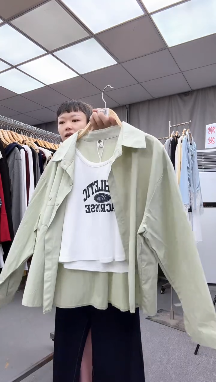 大哥家漂亮衣服漂亮颜色  