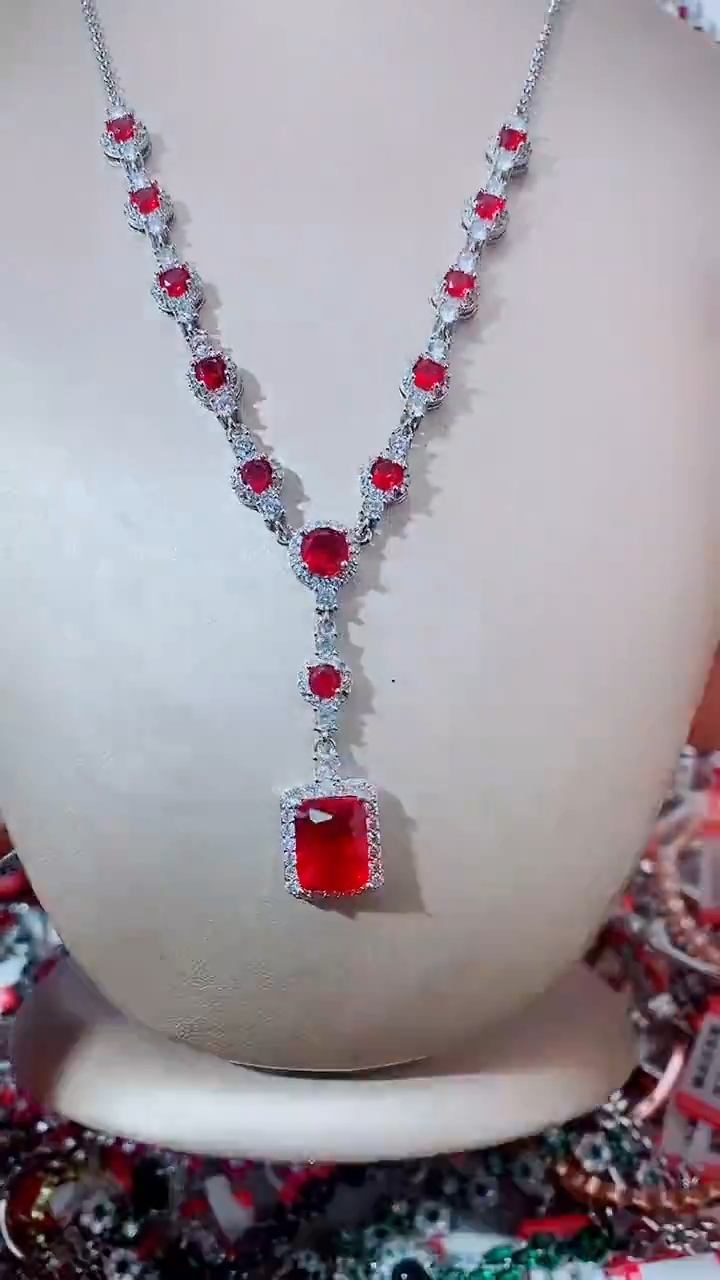 颈饰未镶嵌红宝石   
