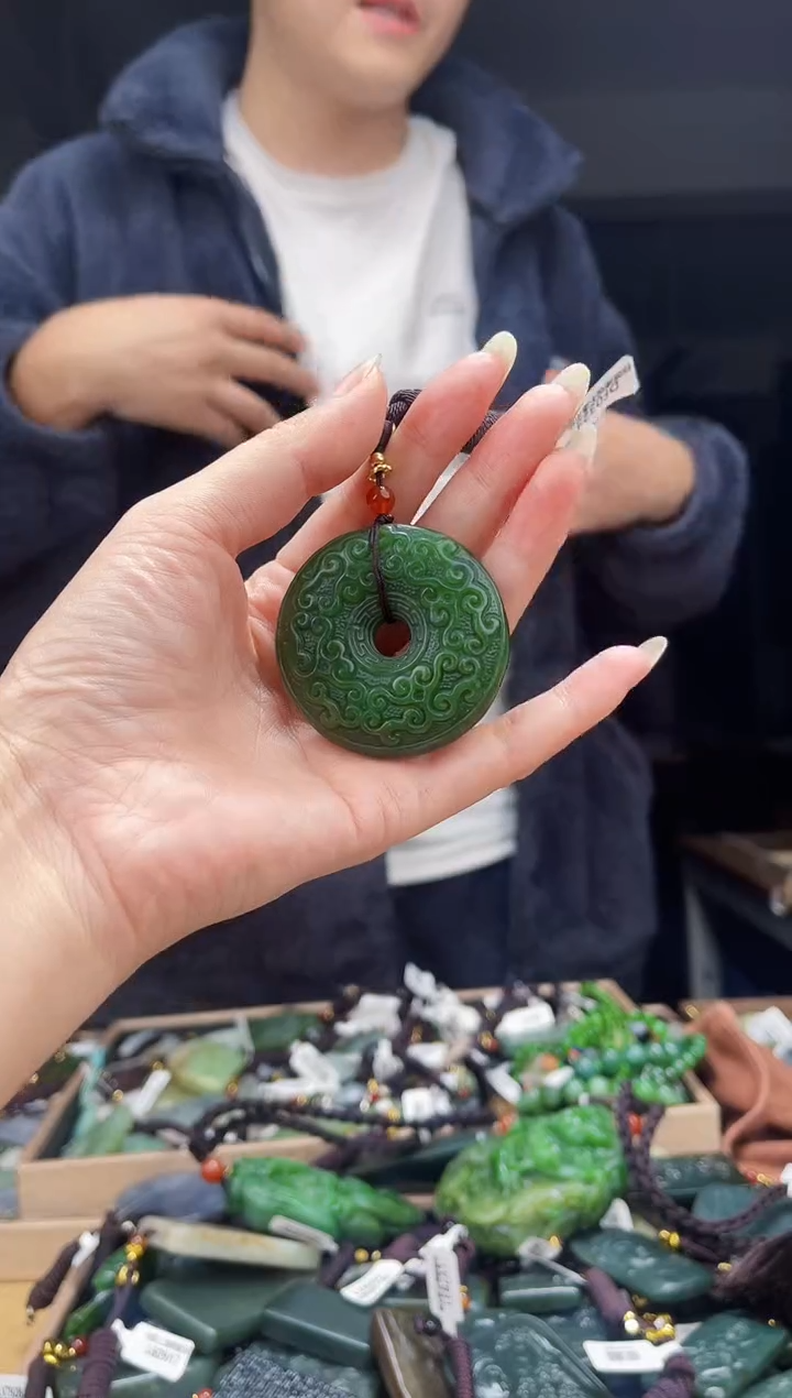 颈饰未镶嵌和田玉1