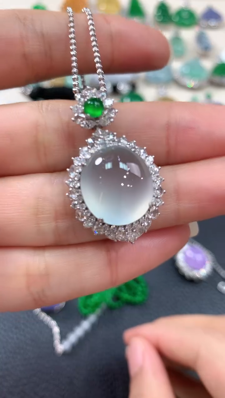 【闪购商品】翡翠吊坠(不含链)18K金镶嵌m68     