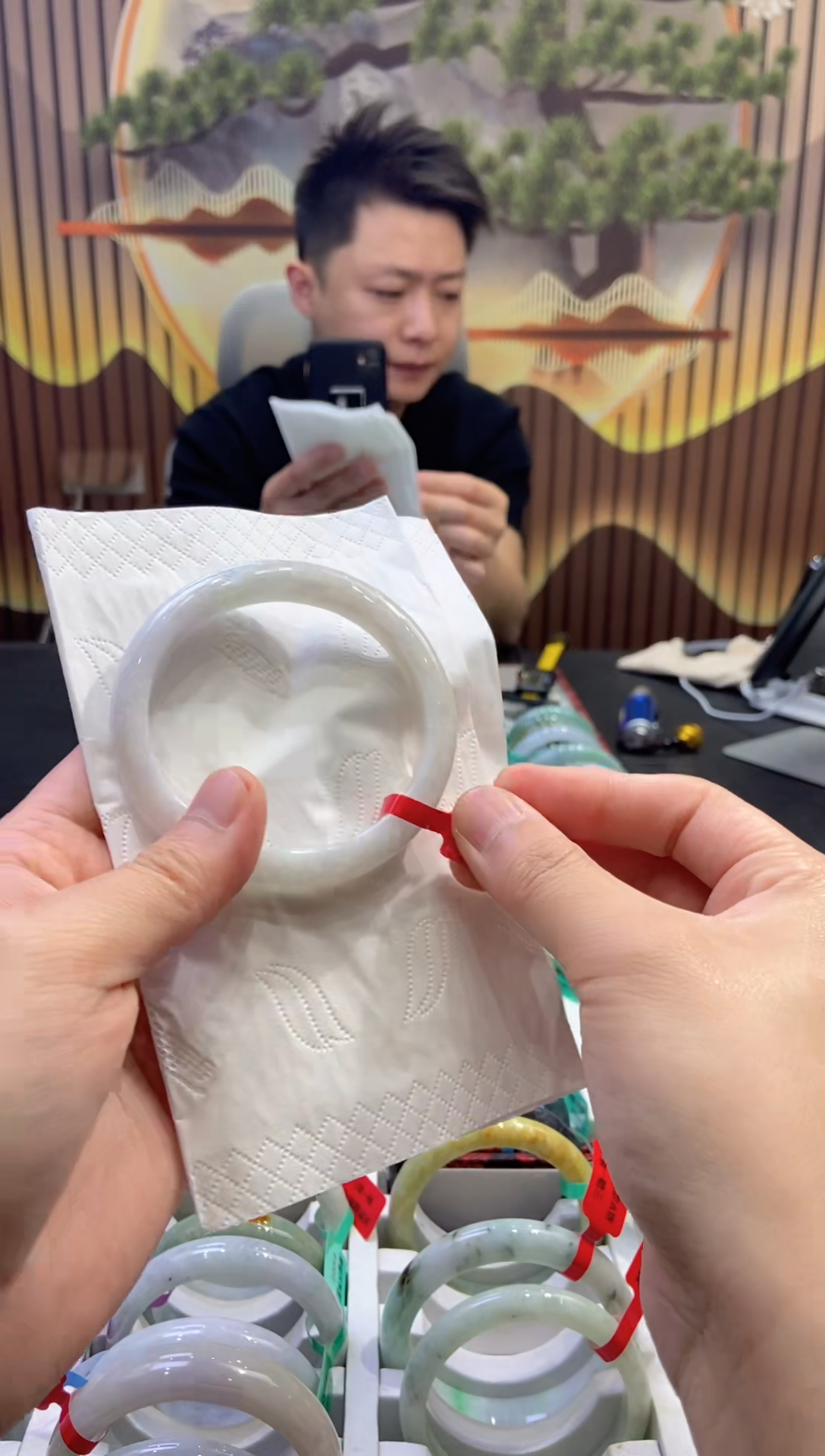 翡翠手镯未镶嵌多人04028