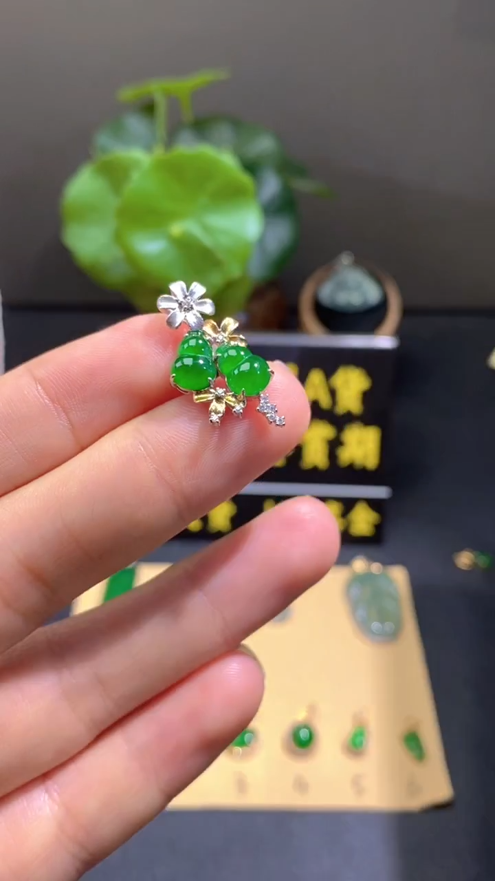 颈饰18K金镶嵌翡翠翡翠A货