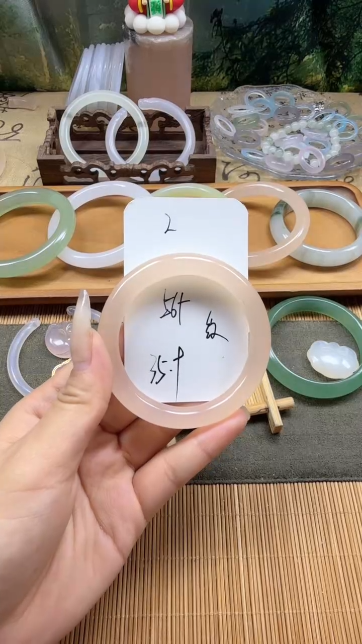未镶嵌手镯石英质玉2