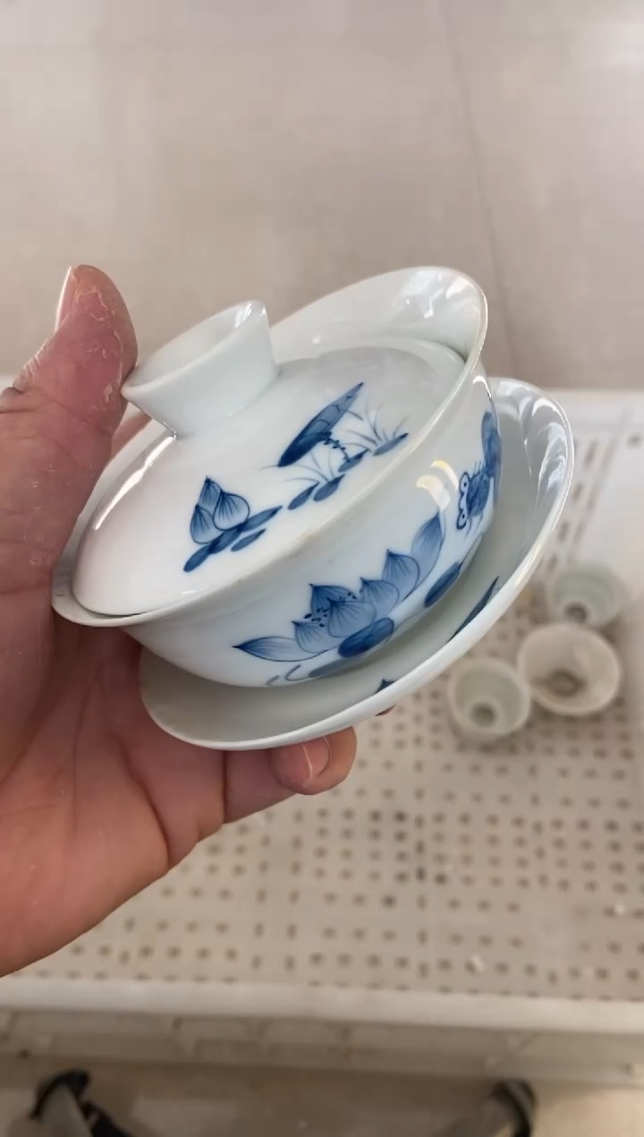 无运费险有瑕疵的摄影的产品有使用过的痕迹有点脏介意勿拍杯