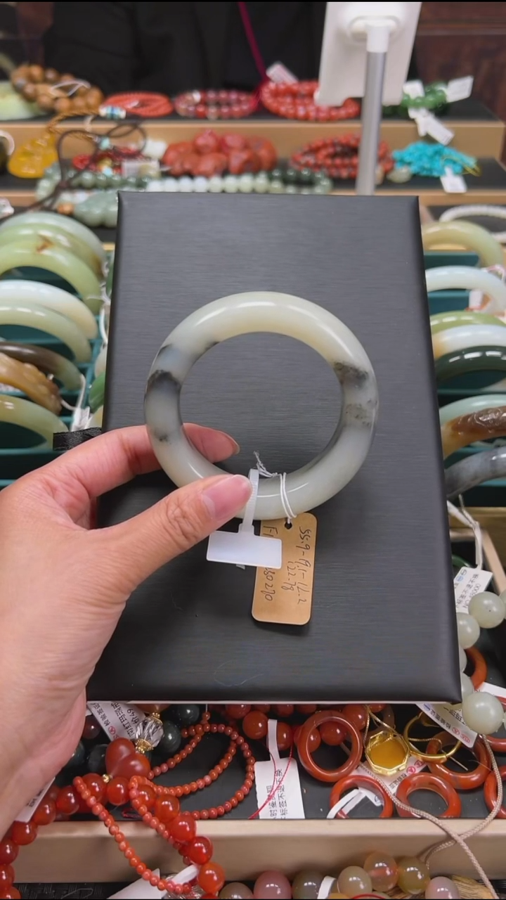 未镶嵌手镯和田玉56