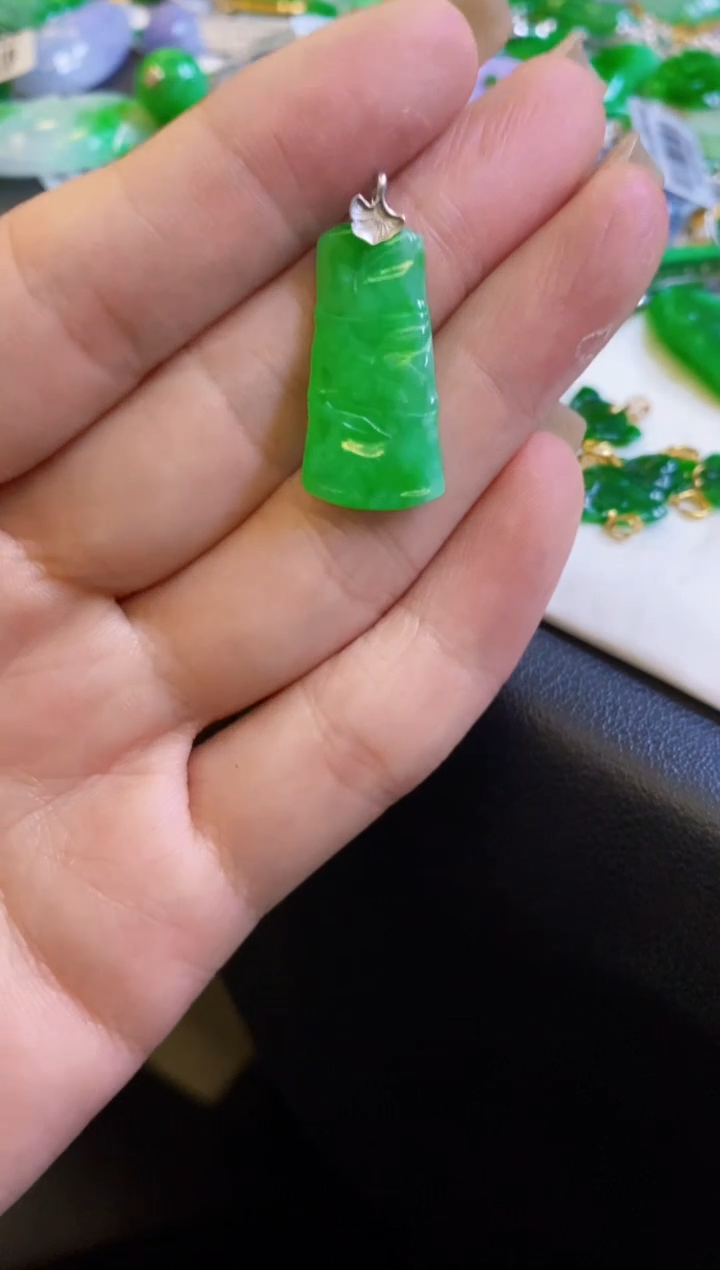 【闪购商品】翡翠颈饰18K金镶嵌吊坠