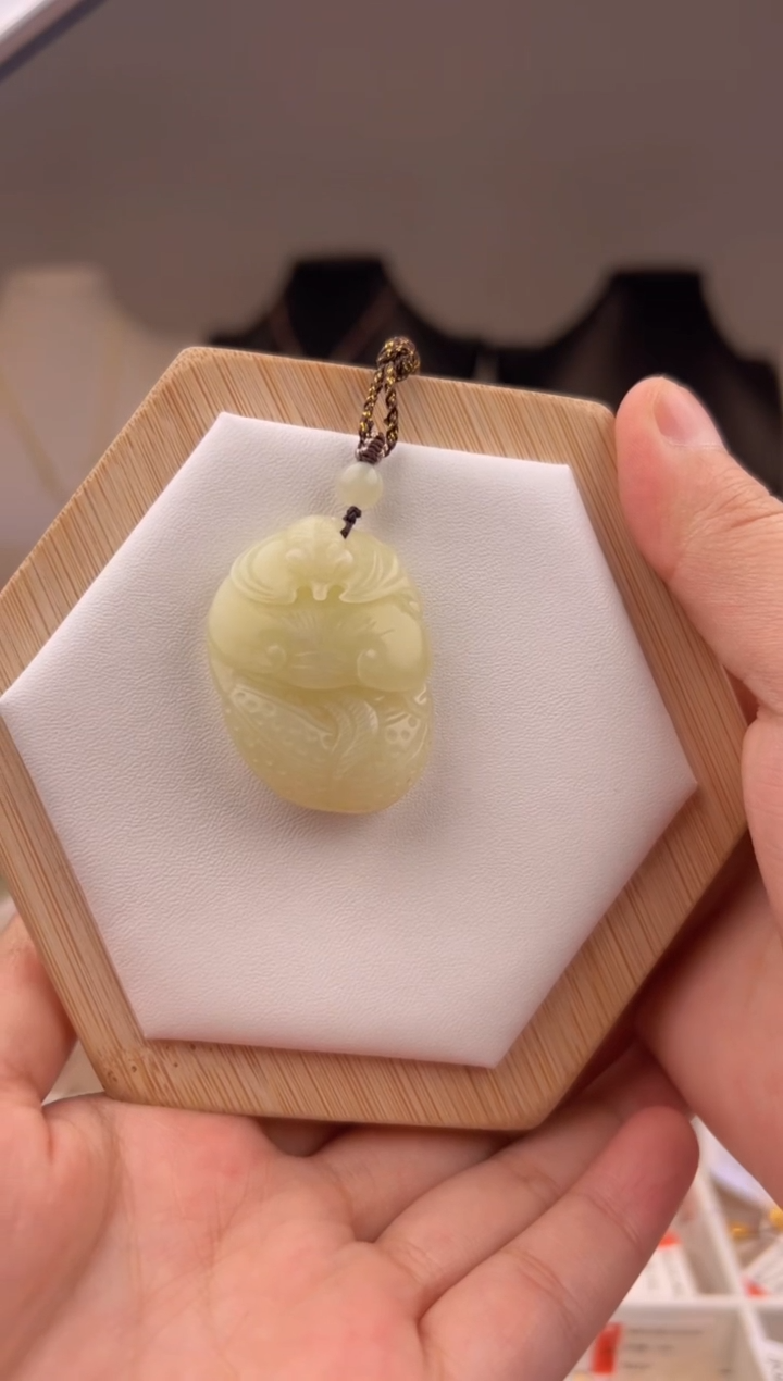 和田玉未镶嵌吊坠(不含链)1