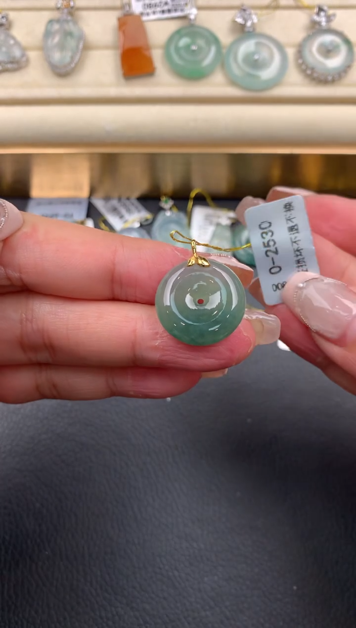 【闪购商品】翡翠颈饰18K金镶嵌D747      